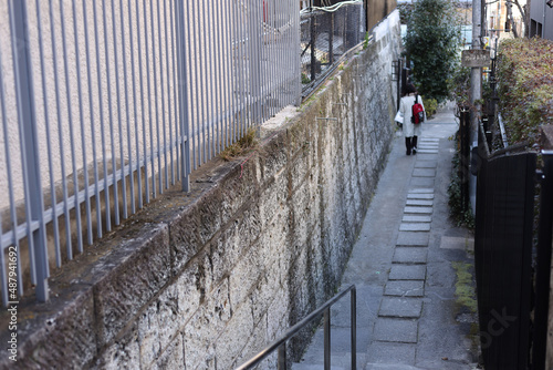 ある街の階段のある路地の写真