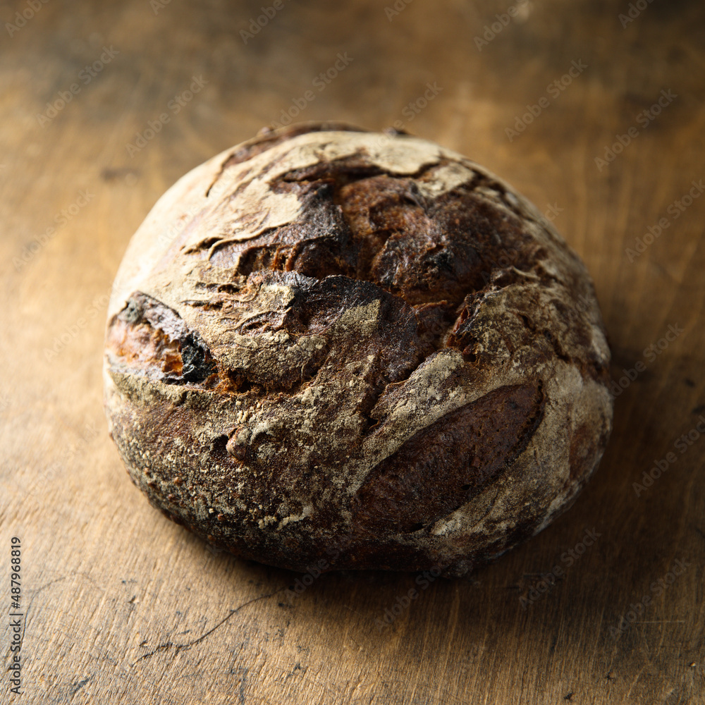 Obraz premium Artisan bread on a table