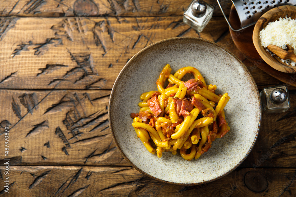 Pasta with pastrami and cheese Pasta with pastrami and cheese
