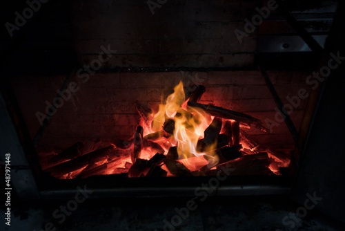 forno fogo lenha pizza assado chama brasa carvão incandescente photo