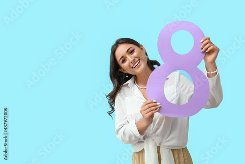 Happy woman with creative m...