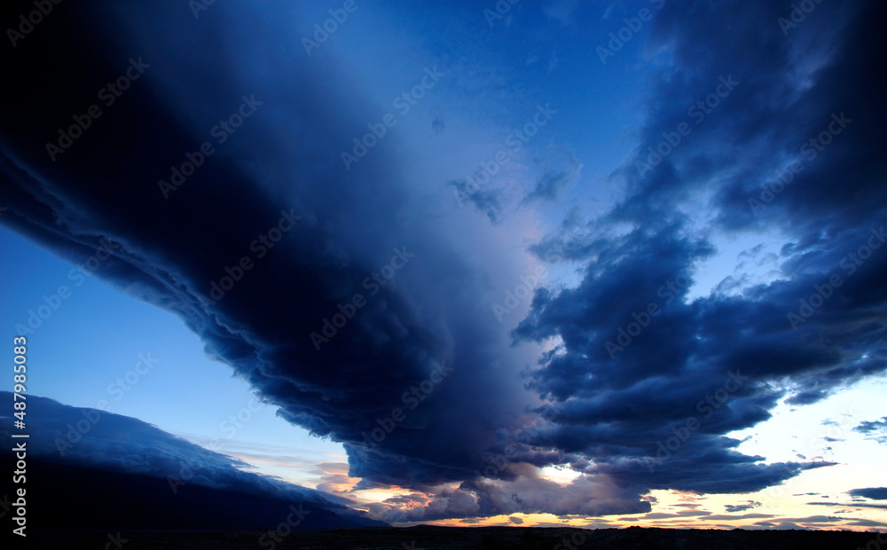 Gewitterwolken über der Insel Pag, Kroatien // Thunderclouds over the island of Pag, Croatia