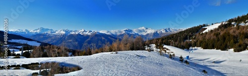 Mont-Blanc, Jorasses et, Grand Combin vue de Pila, Italie © Jacky Jeannet