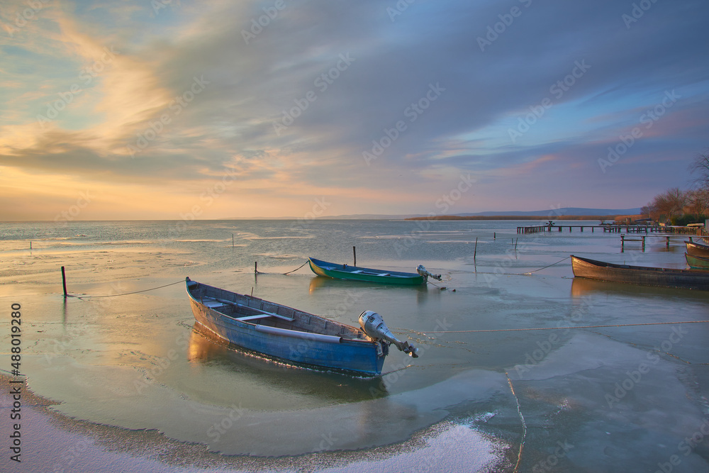 Fototapeta premium frozen boats at Sarichioi