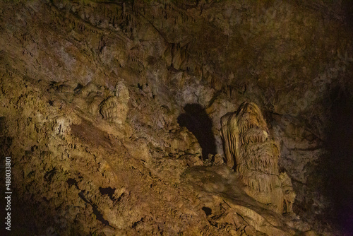 Photo a beautiful and unusual large underground cave