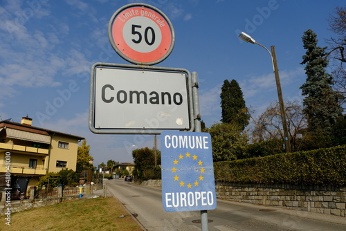 Cartelli stradali a Comano in Canton Ticino, Svizzera. photo