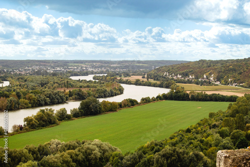 Canvas Print Paysage ciel et fleuve de la Seine à La Roche Guyon, Val d'Oise, France