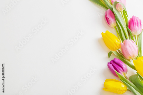 Fototapeta Naklejka Na Ścianę i Meble -  spring flowers on white background