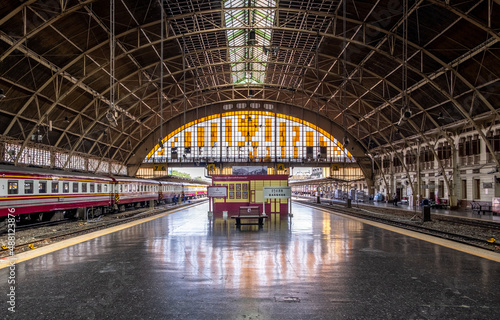 Canvas Print Landmark Hua Lamphong rail station in downtown Bangkok