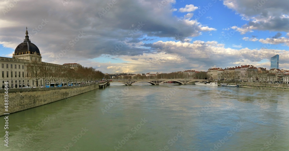 Obraz premium Panorama quais du Rhône à Lyon.