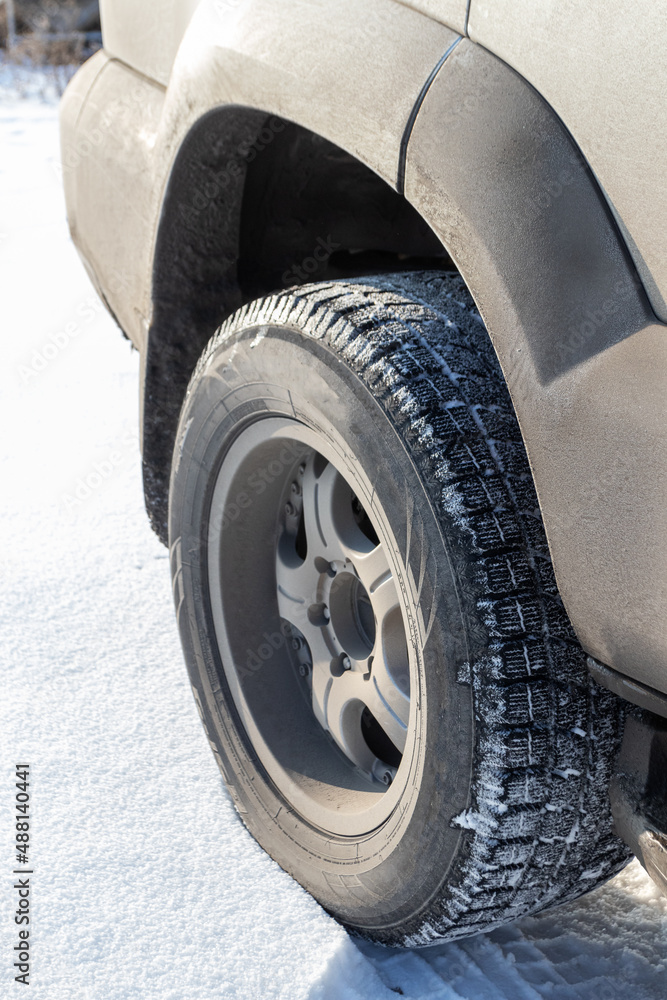 Velcro rear tire of a body on frame SUV on a snowy road