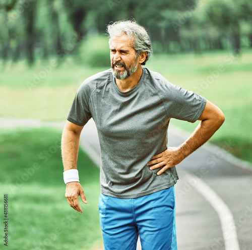 Fotografie senio exercise running man active fitness jogging pain hip injury back bone arth