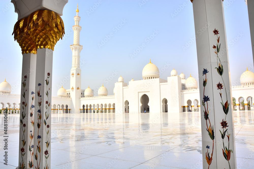 Sheikh Zayed Grand Mosque, world's largest mosque located in Abu Dhabi ...