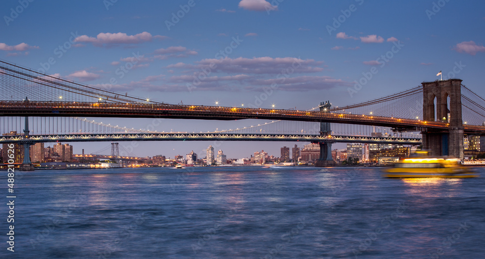 Obraz premium New York City NYC Manhattan Downtown with Brooklyn Bridge