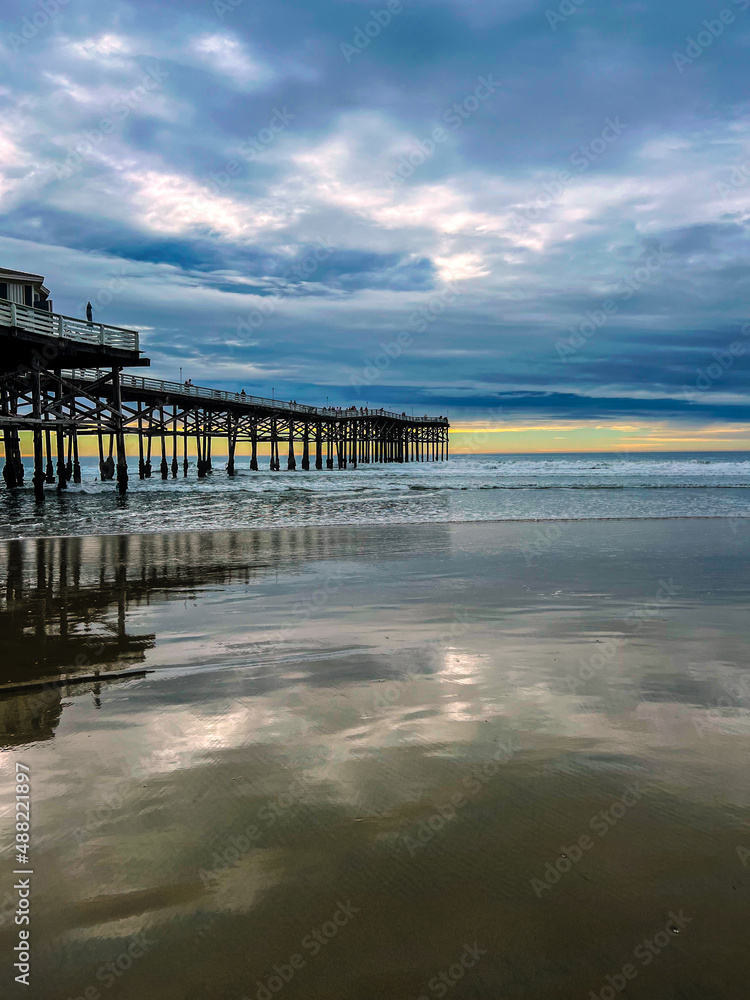 Fototapeta premium sunset at crystal pier