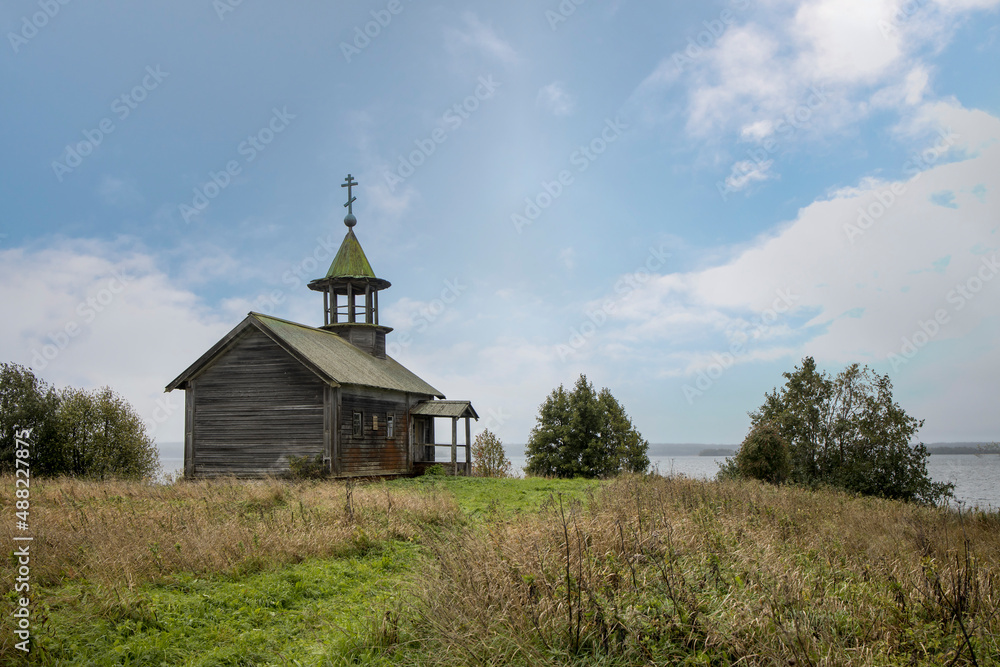 Obraz premium Karelia, Russia - 20 September 2021, Chapel in honor of Sampson in the village of Kondoberezhskaya. An architectural monument of the nineteenth century.