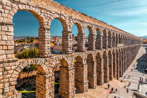 Foto The ancient Roman aqueduct of Segovia, Spain