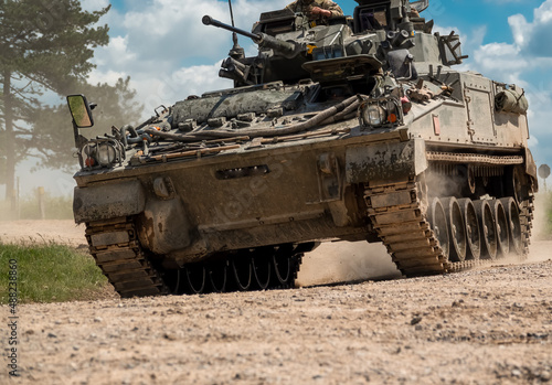 Foto close up of a British army Warrior FV510 light infantry fighting vehicle tank in