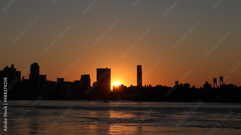 Obraz premium sunset over the city