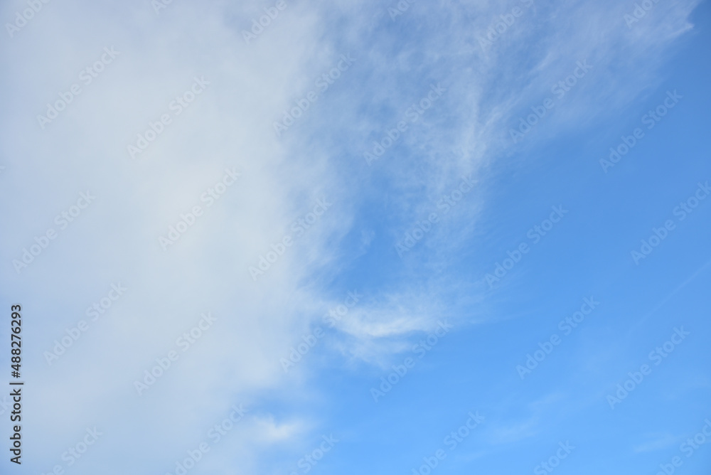 Obraz premium Blue sky and white clouds for background.