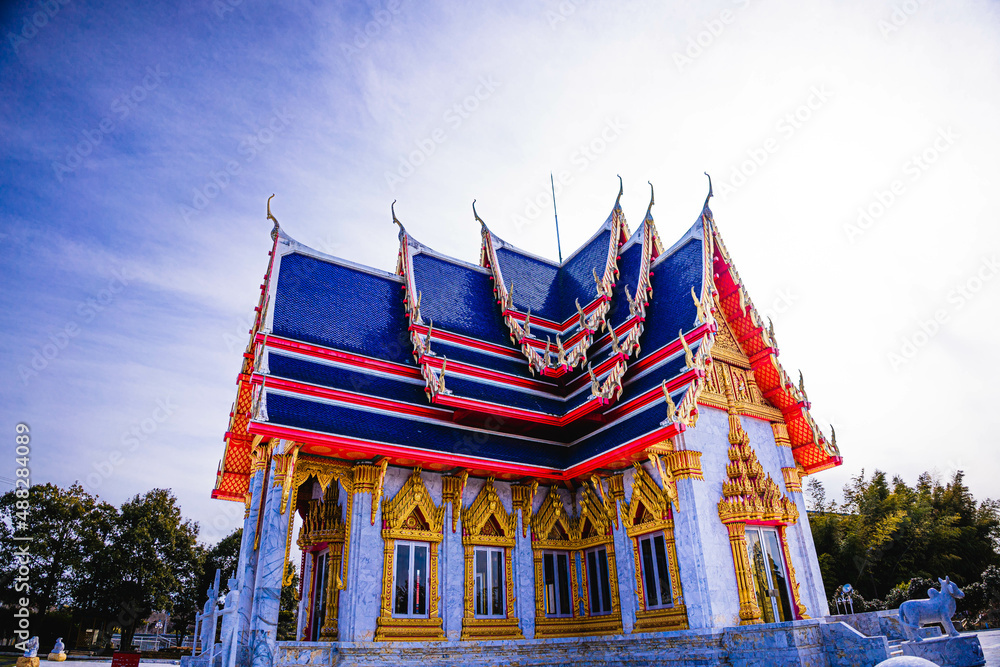 ワットパクナム日本別院 StockFoto Adobe Stock