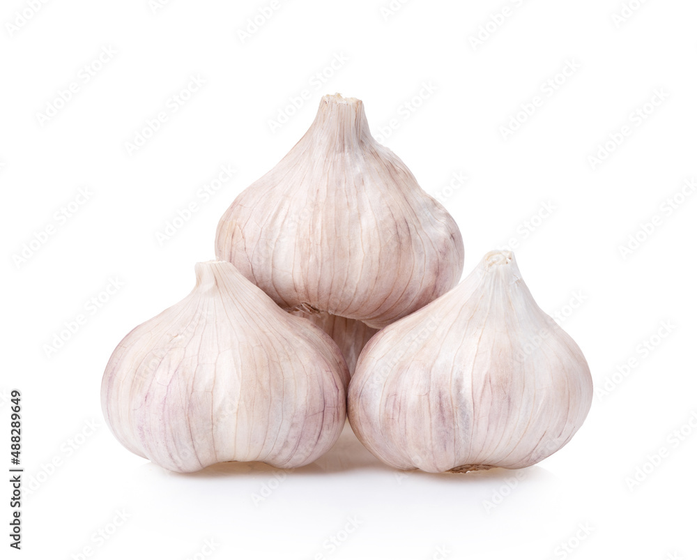 Obraz premium Garlic isolated on white