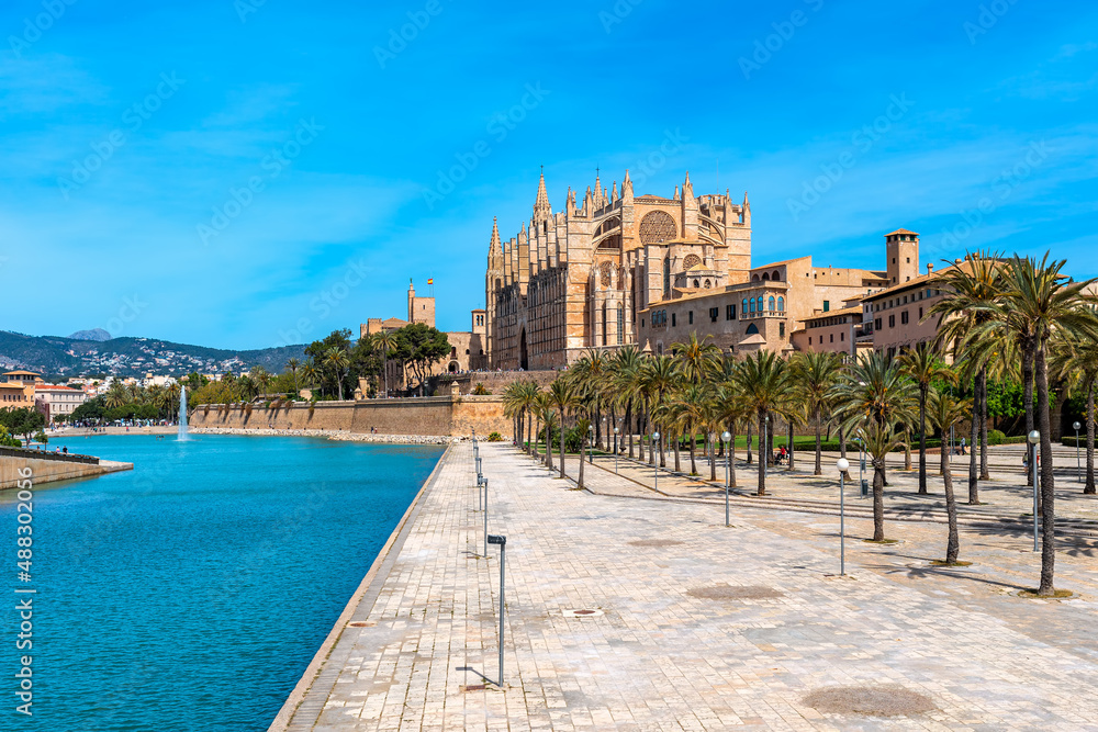 Palma de Mallorca Cathedral and Parc De La Mar.