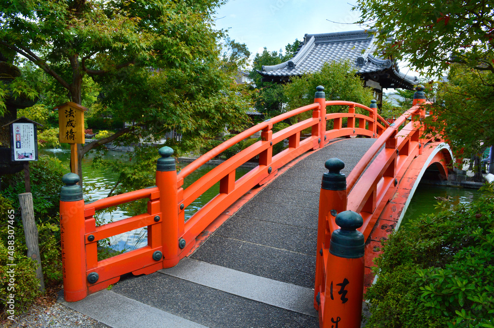 晩秋の京都市神泉苑の法成橋02