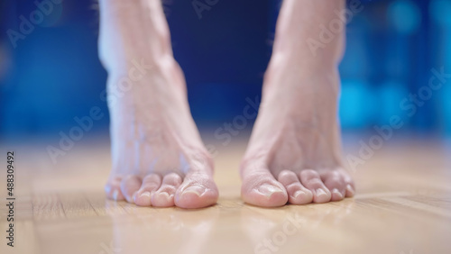 Person feet stand on toes with hallux valgus © Video_StockOrg