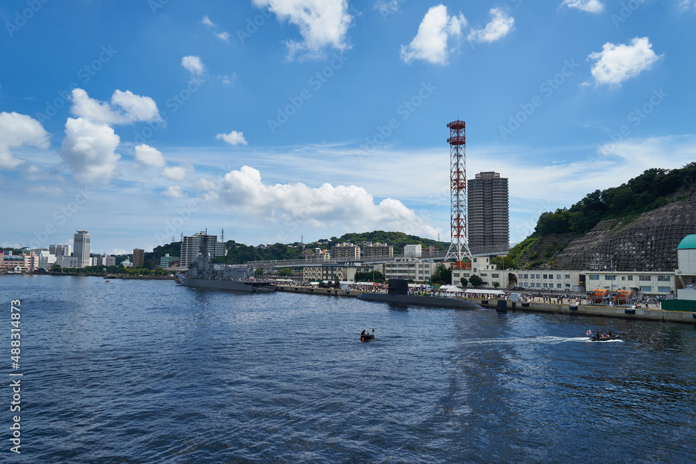 神奈川県　横須賀港と護衛艦
