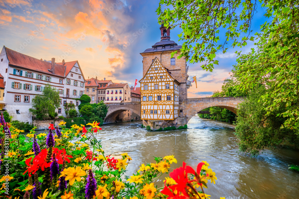 Bamberg, Germany. Town Hall of Bamberg (Altes Rathaus) with two bridges over the Regnitz river. Upper Franconia, Bavaria. - obrazy, fototapety, plakaty 