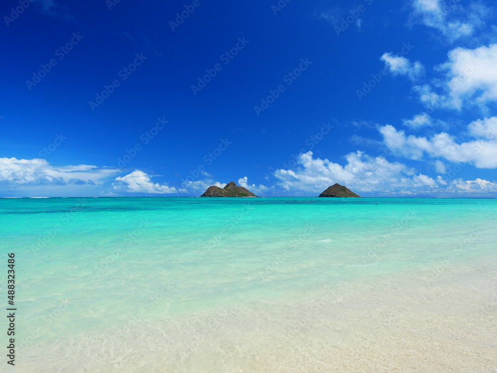 ハワイ、オアフ島、ラニカイビーチから眺めるモクルア