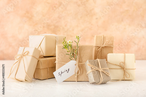 Spring gift boxes with natu...