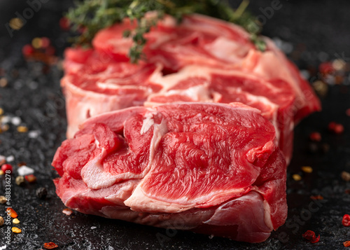 Fotografie Raw fresh Beef shin with herbs and seasonings