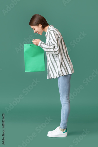 Young woman with shopping b...