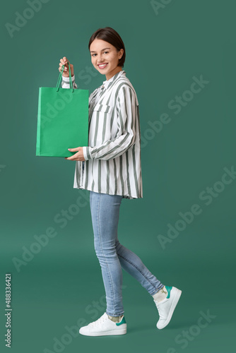 Young woman with shopping b...
