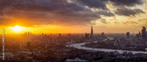 Photography Wide, elavated panoramic sunset view of the urban skyline of London, England, wi