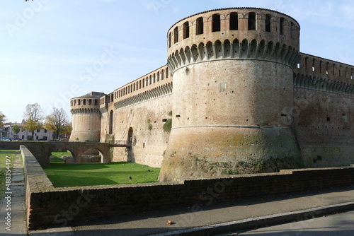 Obraz na plátně Sforza Castle in Imola, the main building with ravines sorrouded by circular bas