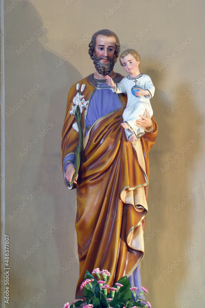 Fototapeta premium Saint Joseph holding baby Jesus statue in the parish church of Saint Nicholas in Jastrebarsko, Croatia