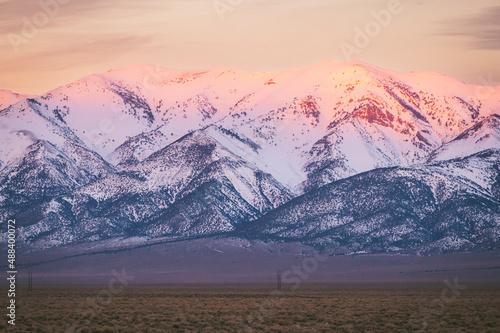 Canvas Print Sunrise alpenglow on the Nevada mountains in the desert
