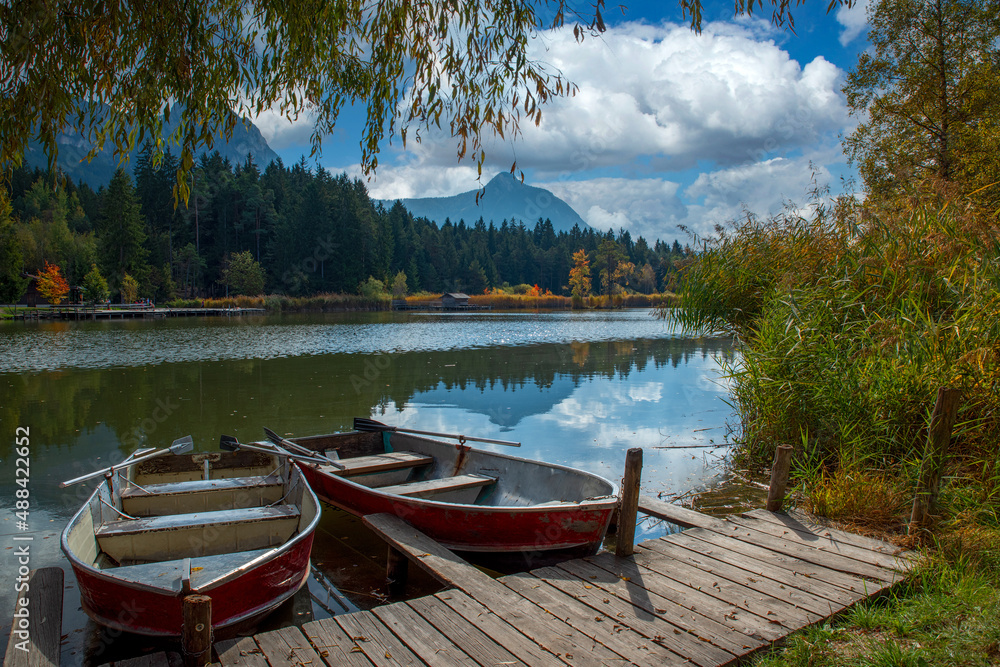 Boote am Völser Weiher, Seiseralm