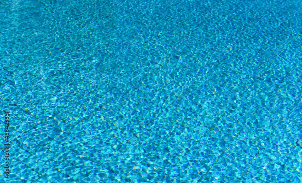Obraz premium Bright blue water in the pool. Summer background.
