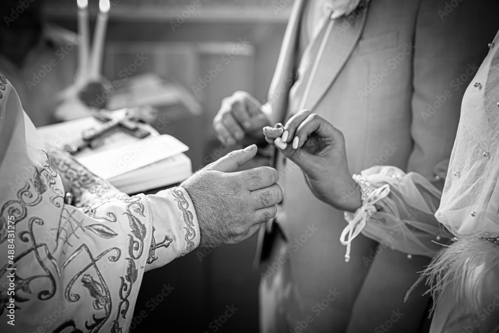 Free Photo | Newlyweds hold the wedding rings in their hands
