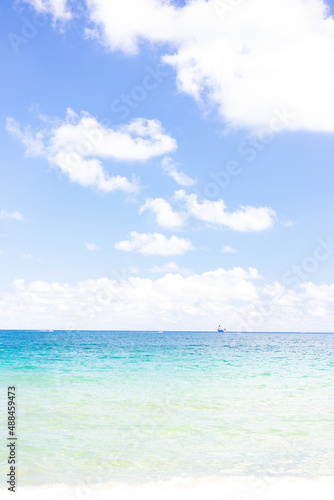 Beach, ocean and sky in light colors © Ivelin