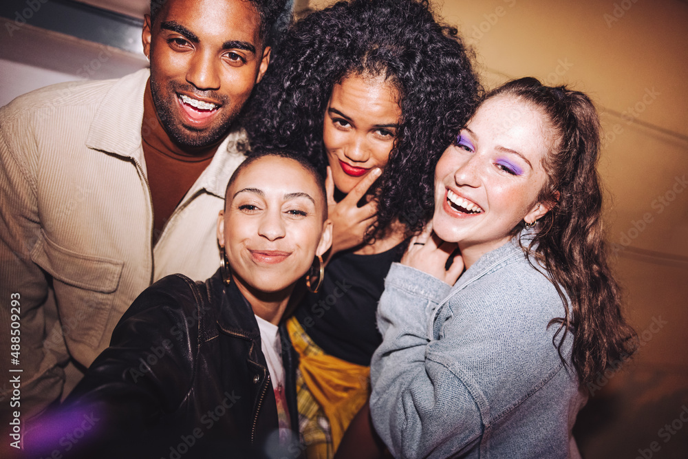Fototapeta premium Making memories with friends