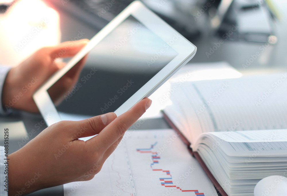 Obraz premium Businesswoman holding digital tablet. Business concept