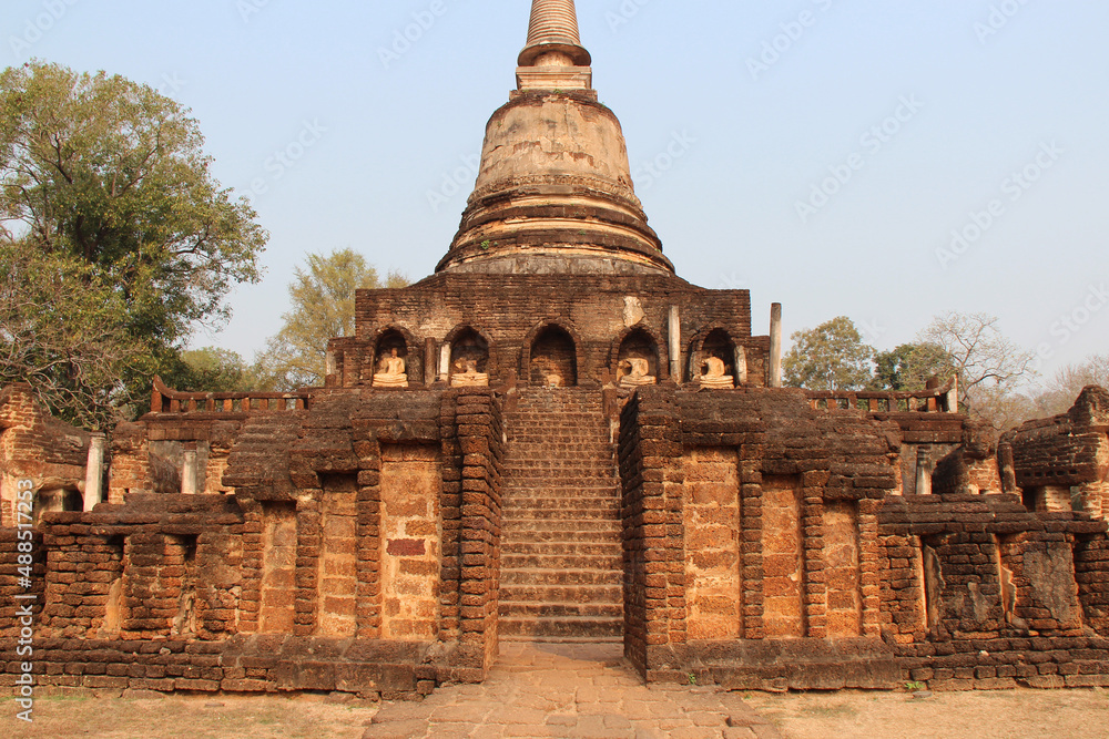 ruined buddhist temple (Wat Chang Lom) - Si Satchanalai-Chalieng - Thailand 