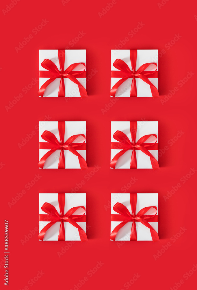 banner pattern gift boxes on red background
banner pattern gift boxes on red background