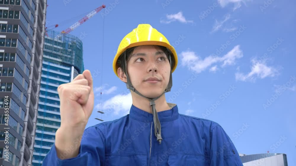 ガッツポーズ 建築現場のビジネスマン ガッツポーズ 建築現場のビジネスマン