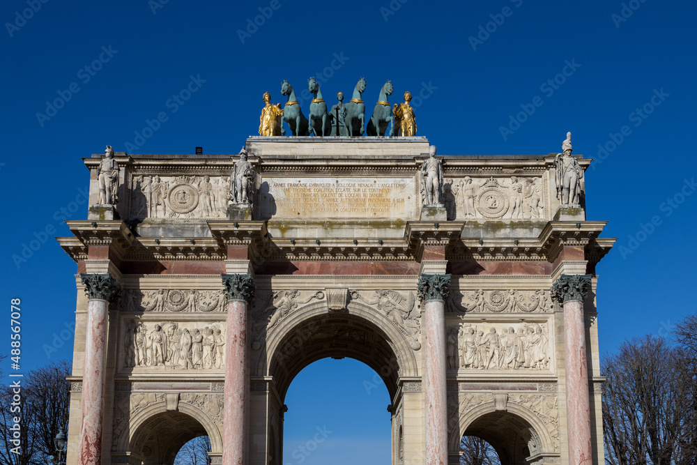 Arco do Triunfo do Carrossel em Paris, França